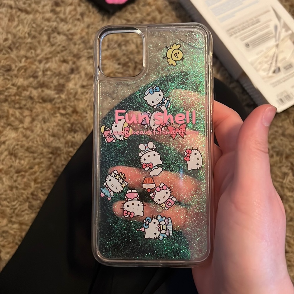 Hello kitty glitter moving case iPhone 11 Pro Max